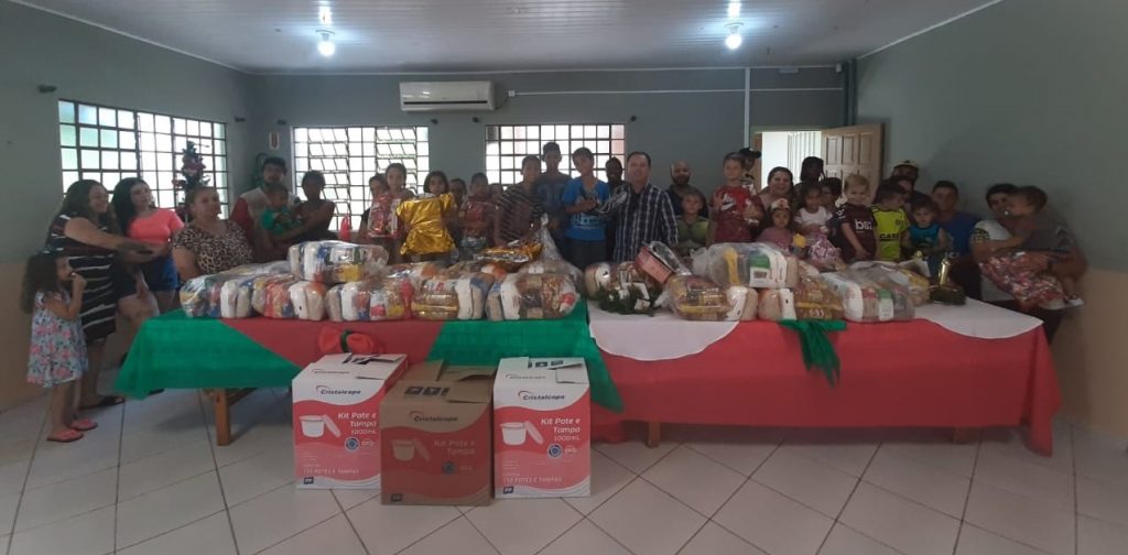 Cristalcopo realiza entrega dos presentes de Natal na ACRICA!