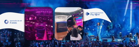 Na imagem temos ao fundo um show da cantora Ludmilla em seu festival Numanice, com foco no copo personalizado do evento que foi produzido pela Cristalcopo.